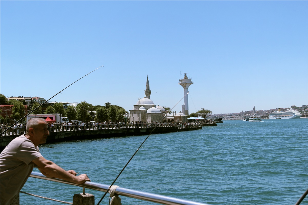 Şemsi paşa’nın gölgesinde, boğazın serin sularına karşı bir İstanbul güzelliği